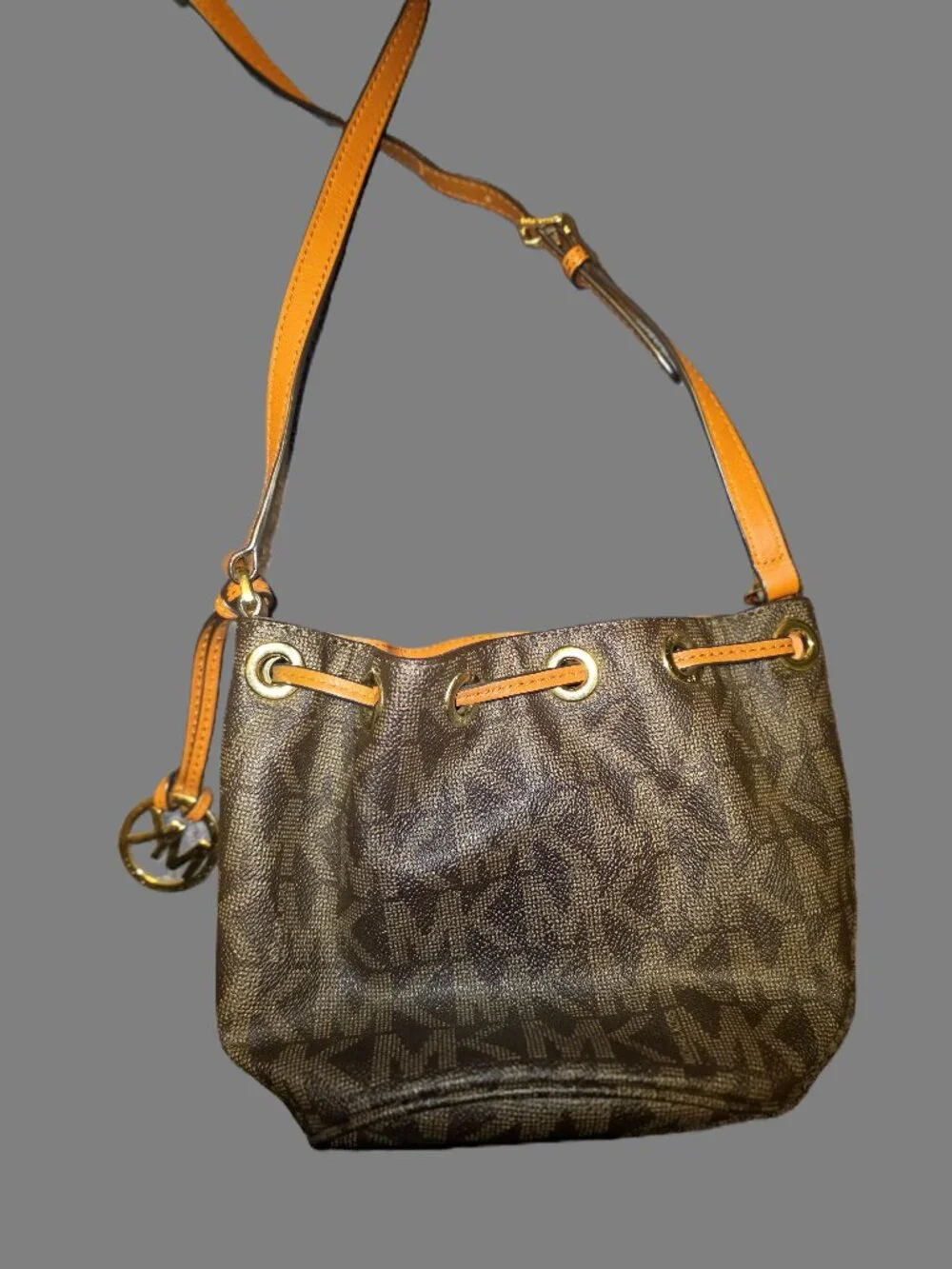 Michael Kors Jules drawstring bucket bag - Picture 2 of 6